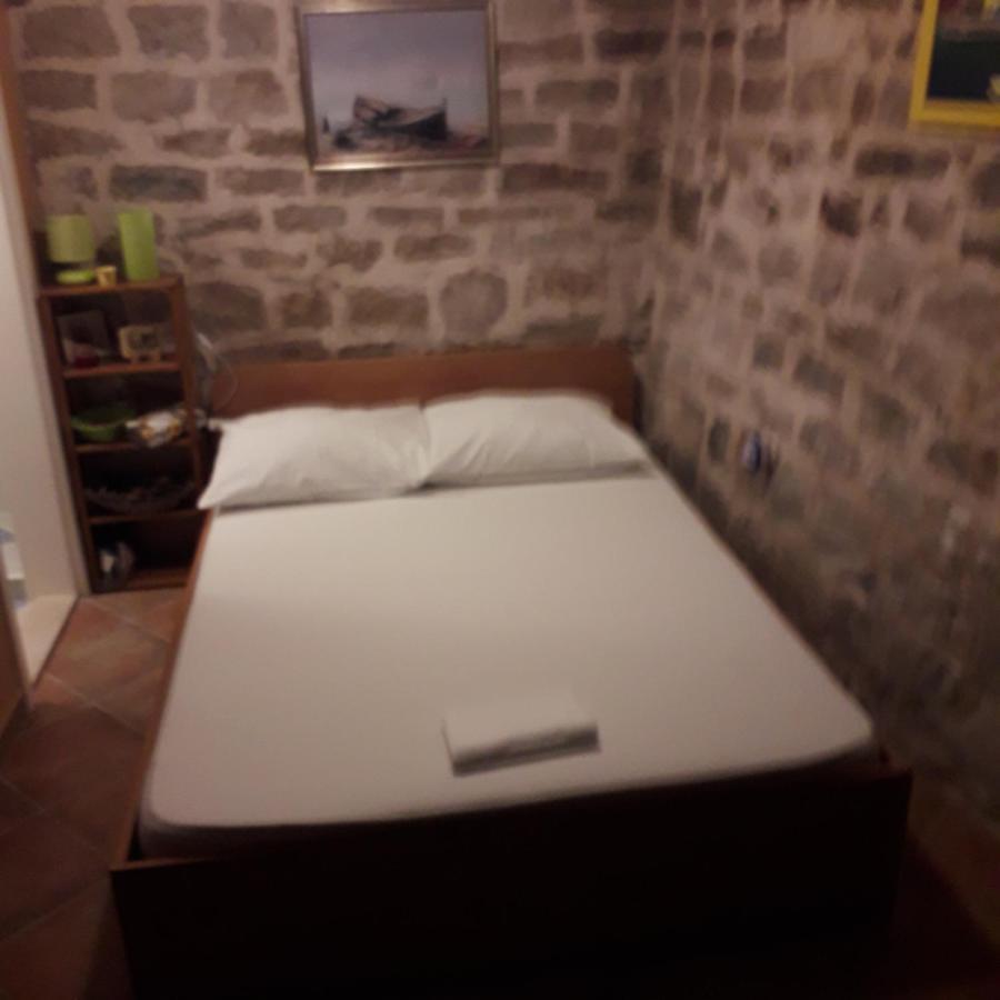 Room Ami Kaštela 外观 照片